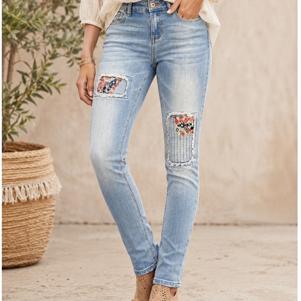 Hippie Laundry Mid Rise Skinny Jeans Light Wash Embroidered Patches Boho Blue
